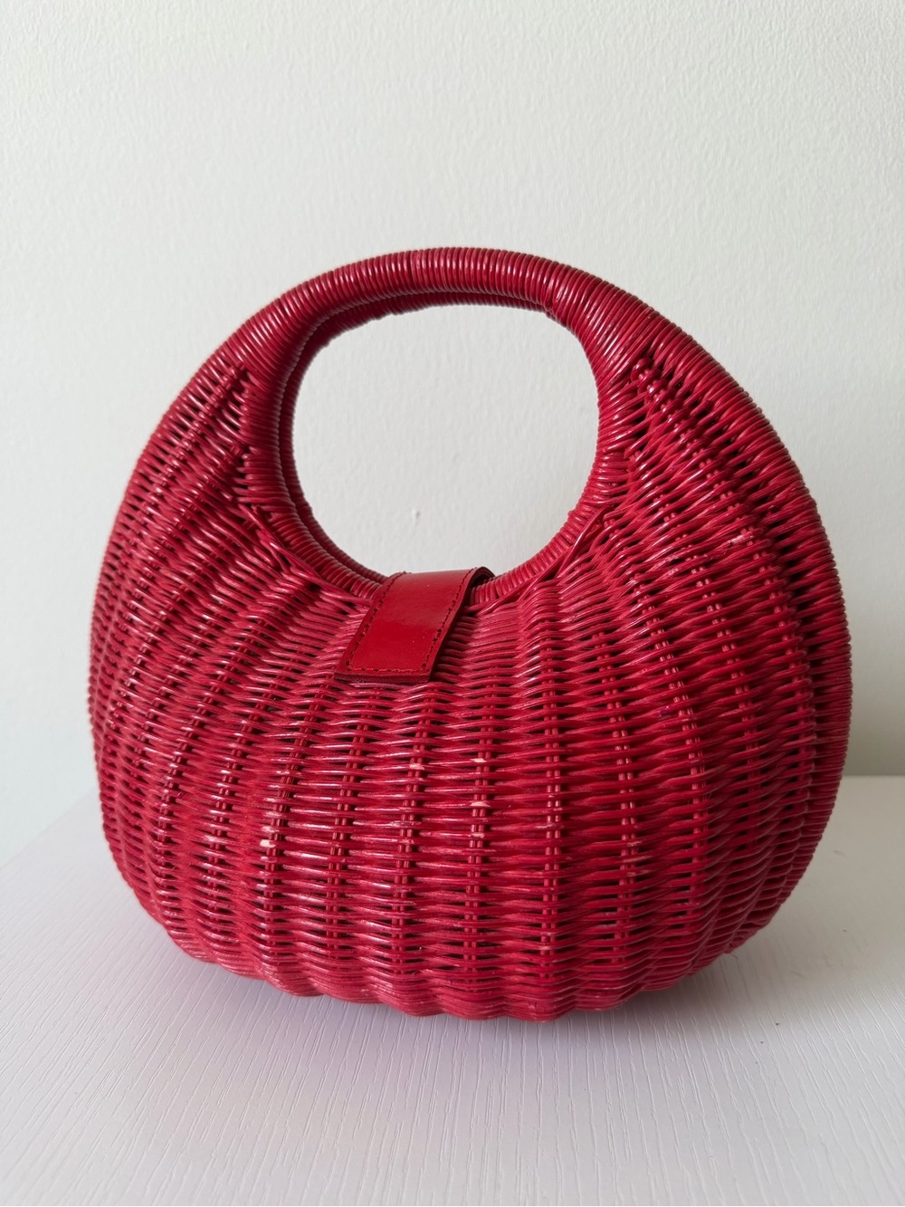 Red Woven Wicker Rattan Handbag Vintage Style Top Handle Purse - Picture 2 of 4